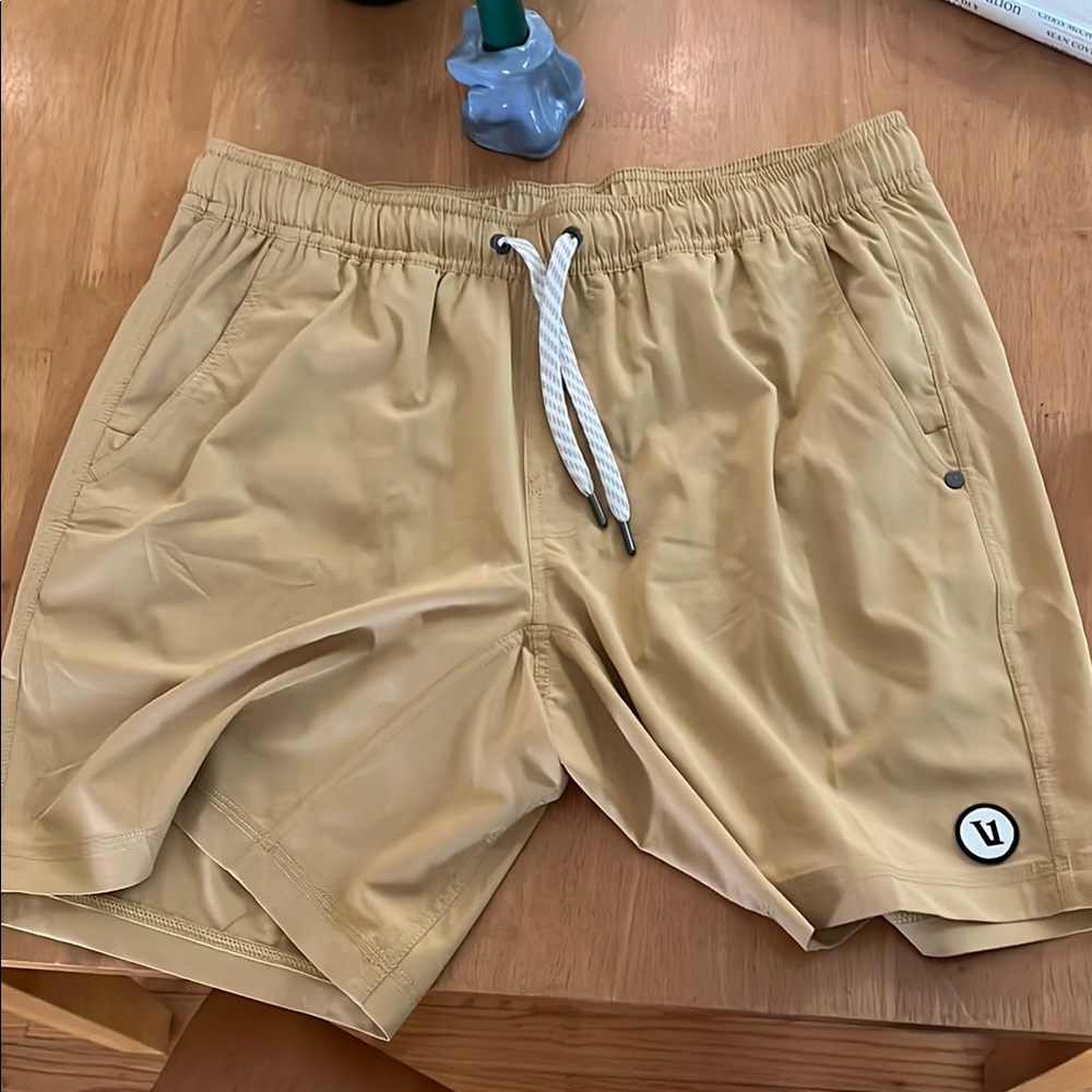 Vuori Kore Shorts 7 inch inseam never worn!!